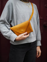 Betty Leather Belt Bag - Honey