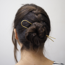 Lizzy Minimal Brass Hairpin - Straight